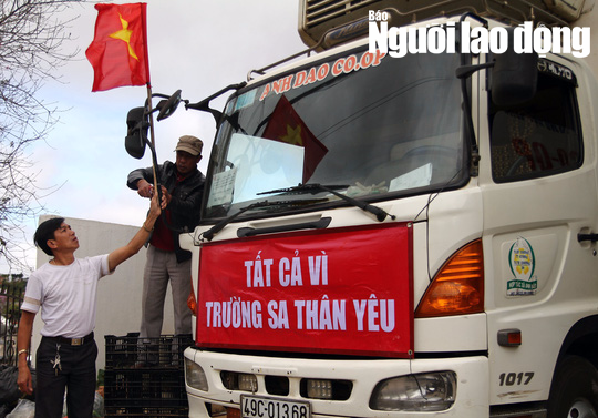 Cận cảnh hơn 40 tấn hoa, rau Đà Lạt gửi tặng Trường Sa - Ảnh 1.